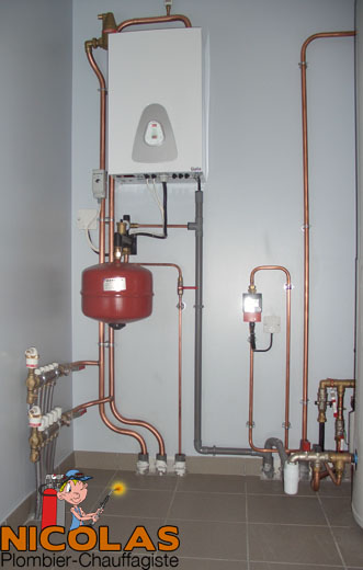 Chaudière électrique Gianola triphasé 12 kw, chauffage seul sur plancher chauffant eau chaude, vase d'expansion doublé pour protéger de l'installation, circulateur recyclage sanitaire pour confort d'eau chaude.